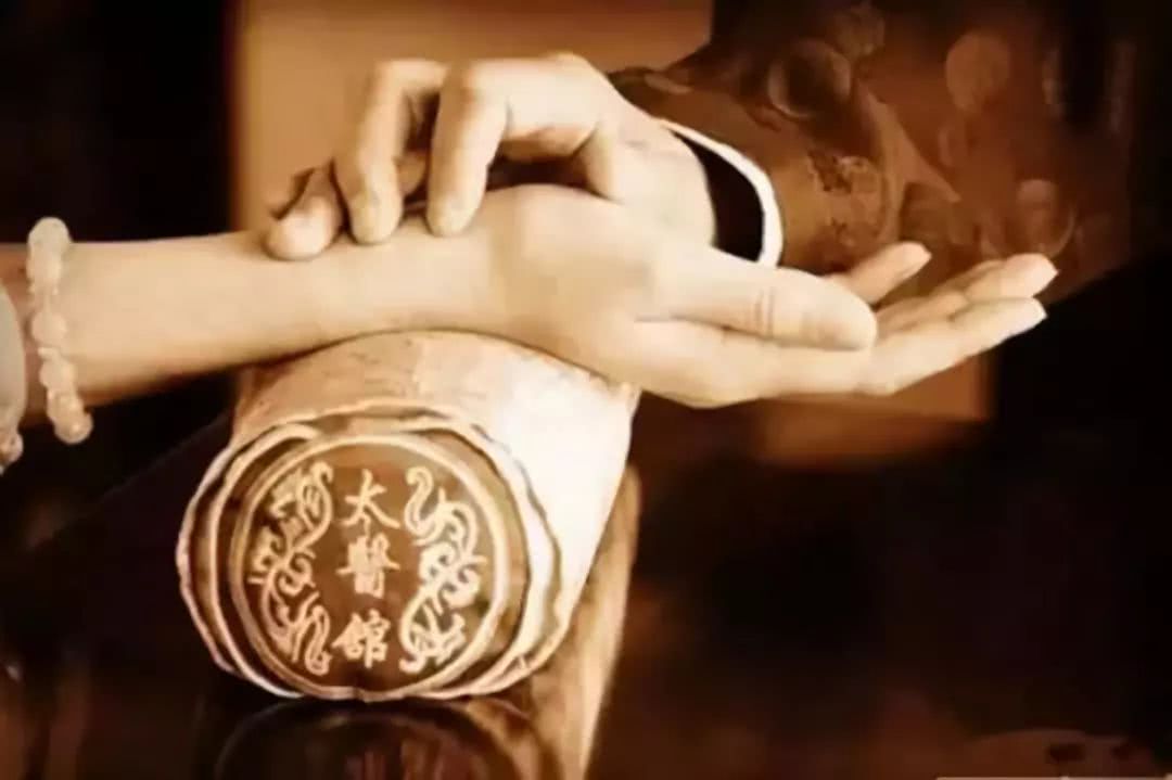 古代藥店門前掛的對聯_藥店門前對聯_古代藥店門口的對聯