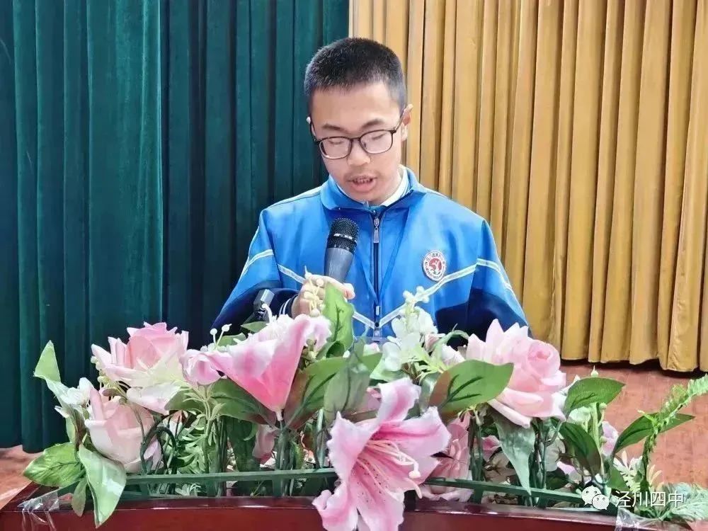 初二家長發(fā)言稿800字_家長會初二學(xué)生代表發(fā)言演講稿_初二家長會家長代表發(fā)言稿 精品