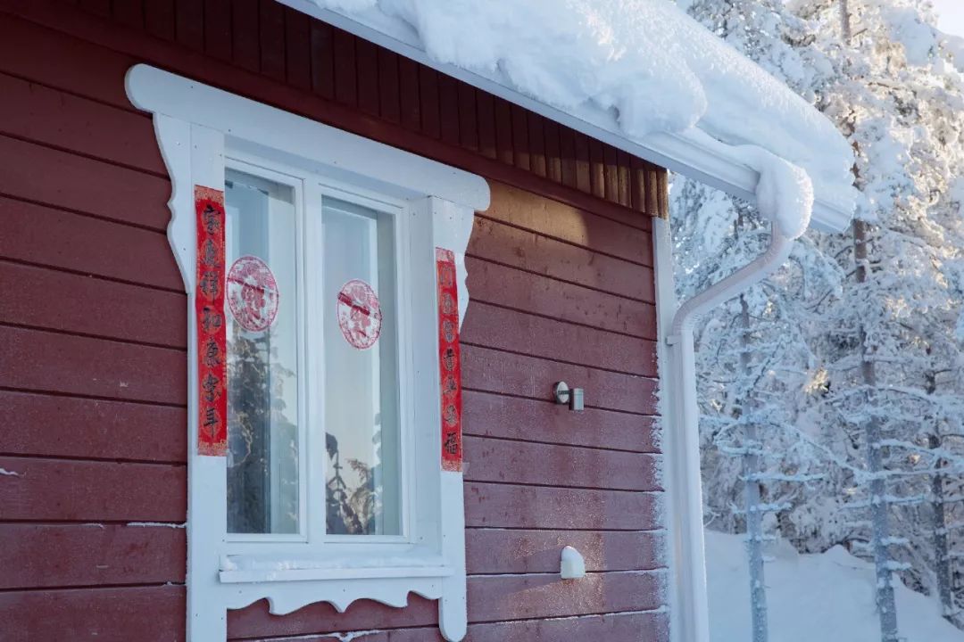 貼上春聯(lián)英文_貼春聯(lián)英文_春聯(lián)英文